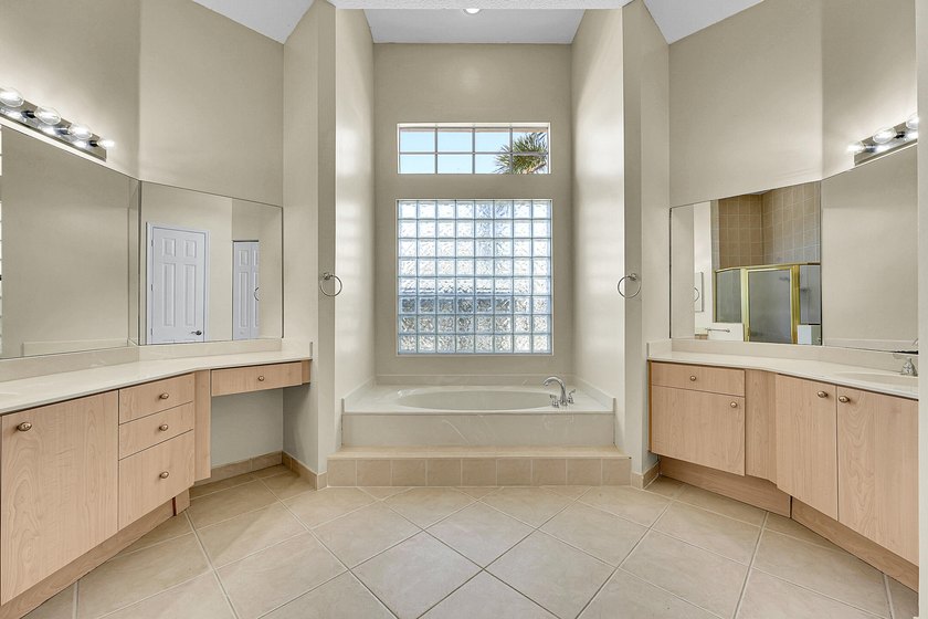 * * *Spacious 4-bedroom plus Den and Flex Room (that could - photo 18