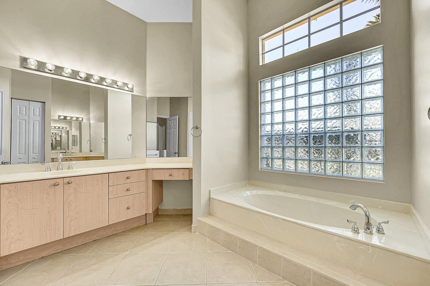 * * *Spacious 4-bedroom plus Den and Flex Room (that could - photo 19