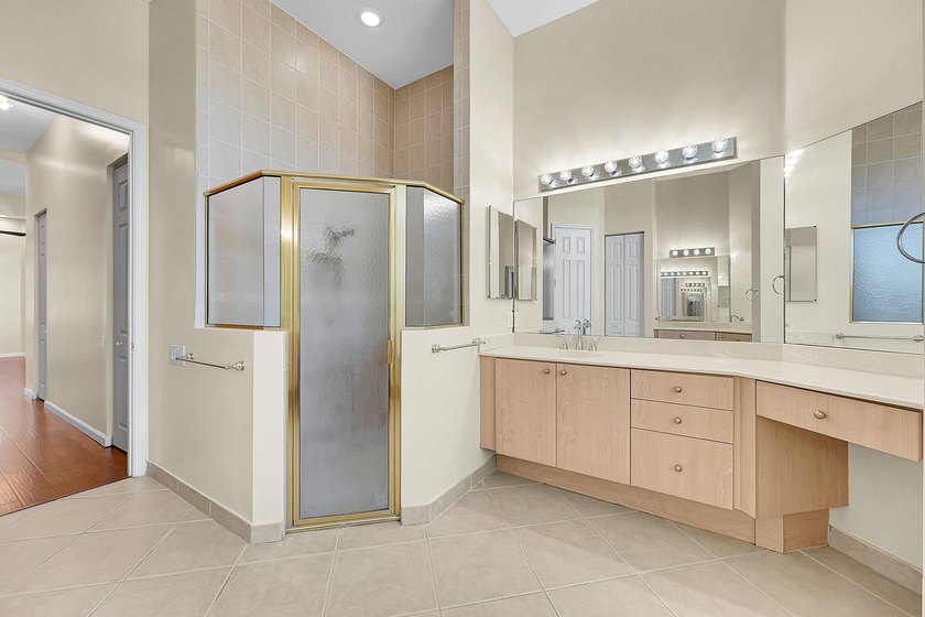 * * *Spacious 4-bedroom plus Den and Flex Room (that could - photo 20
