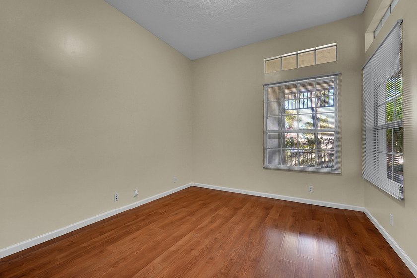 * * *Spacious 4-bedroom plus Den and Flex Room (that could - photo 24