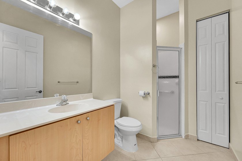 * * *Spacious 4-bedroom plus Den and Flex Room (that could - photo 33