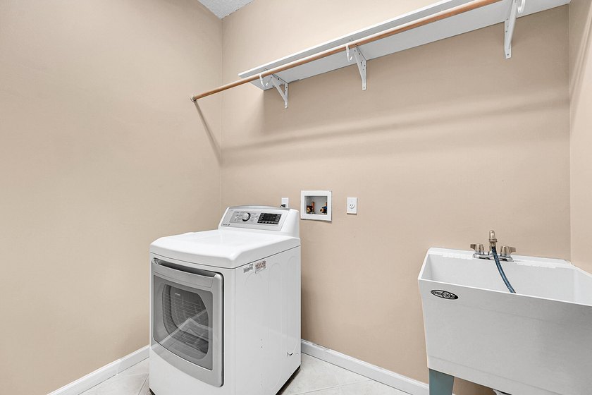 * * *Spacious 4-bedroom plus Den and Flex Room (that could - photo 34