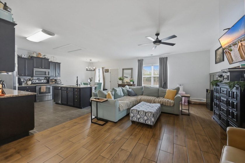 Listed below Appraisal value! Credit to buyer offered at closing - photo 5