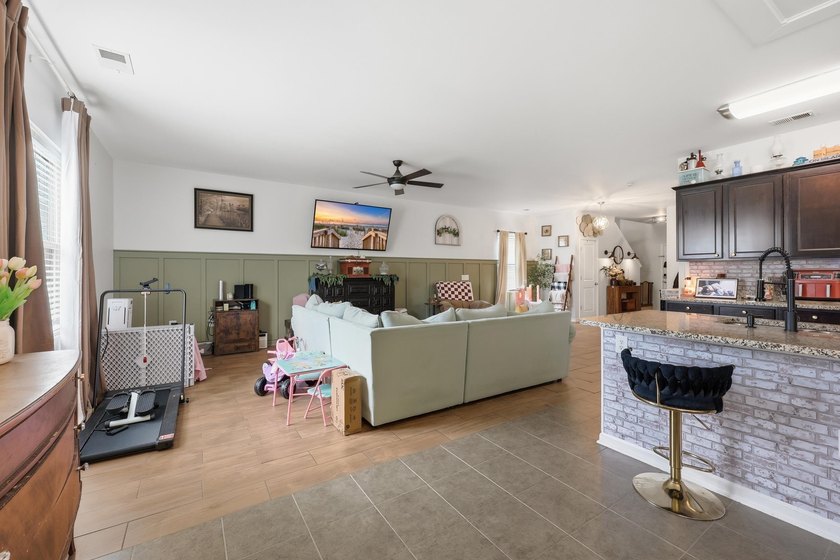 Listed below Appraisal value! Credit to buyer offered at closing - photo 6