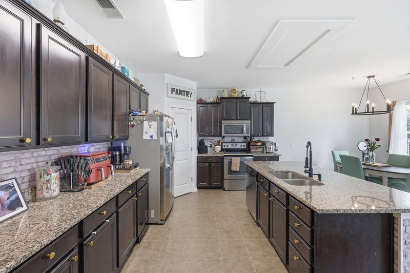 Listed below Appraisal value! Credit to buyer offered at closing - photo 8