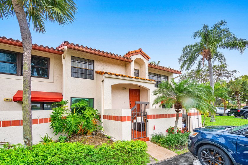 Welcome to this spacious 3-bedroom, 2-bathroom condo featuring - photo 2