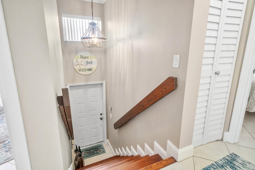 Welcome to this spacious 3-bedroom, 2-bathroom condo featuring - photo 3