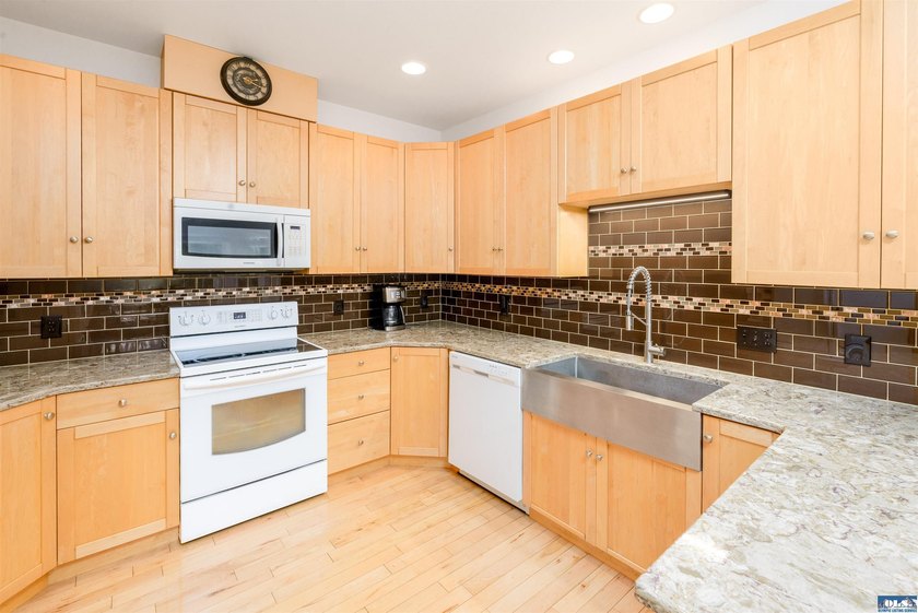 Quintessential Sequim home with beautiful architecture and - photo 12