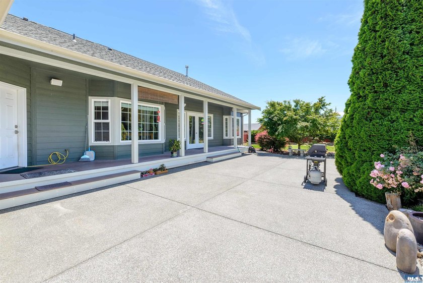 Quintessential Sequim home with beautiful architecture and - photo 34