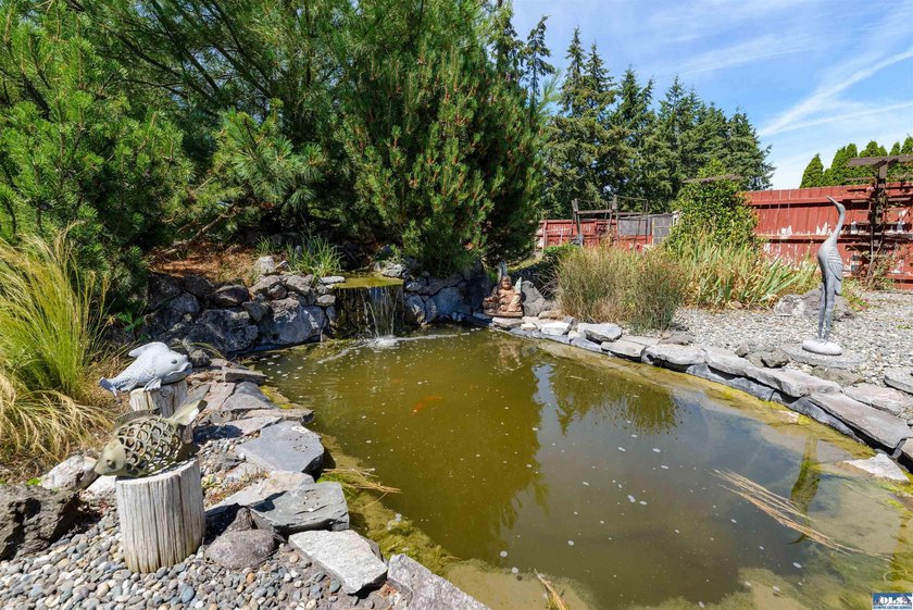 Quintessential Sequim home with beautiful architecture and - photo 42