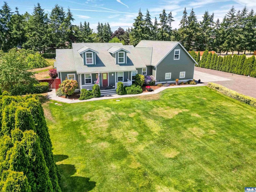 Quintessential Sequim home with beautiful architecture and - photo 44
