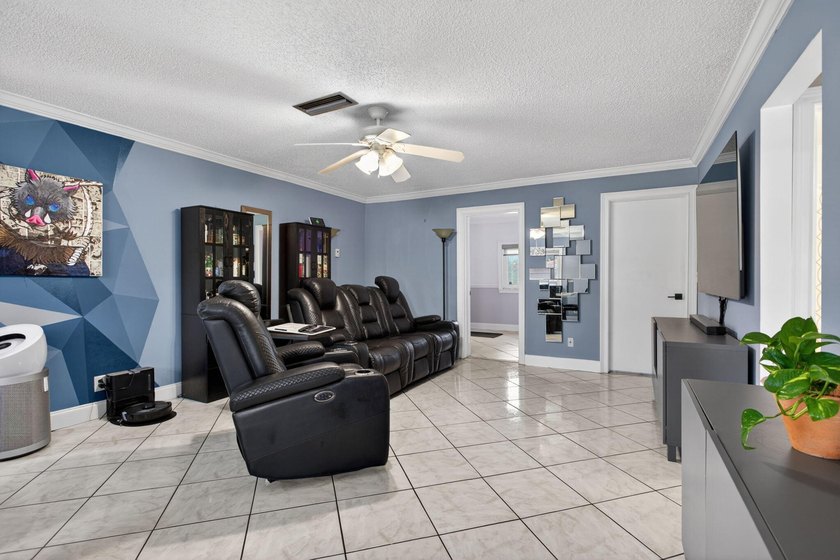 IMPACT WINDOWS- BRAND NEW KITCHEN! Welcome to this spacious and - photo 11