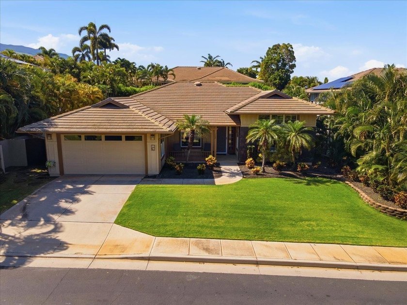 Welcome home to this impeccably maintained, turn-key residence - photo 2