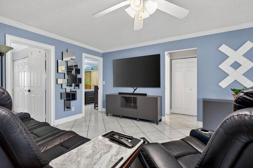 IMPACT WINDOWS- BRAND NEW KITCHEN! Welcome to this spacious and - photo 12