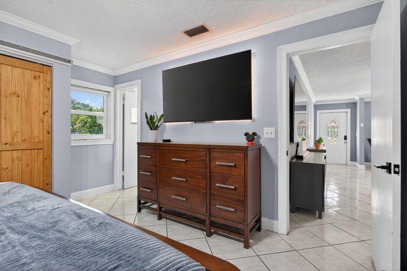 IMPACT WINDOWS- BRAND NEW KITCHEN! Welcome to this spacious and - photo 14