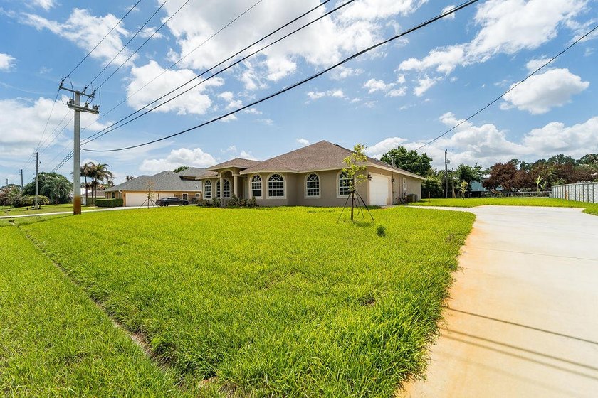 Brand-new CBS construction in desirable Paar Estates No - photo 4