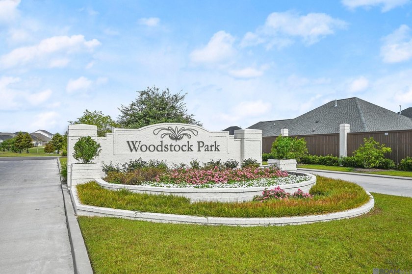 The Hays is a 4 bedroom 3 bath home with a large living room and - photo 2