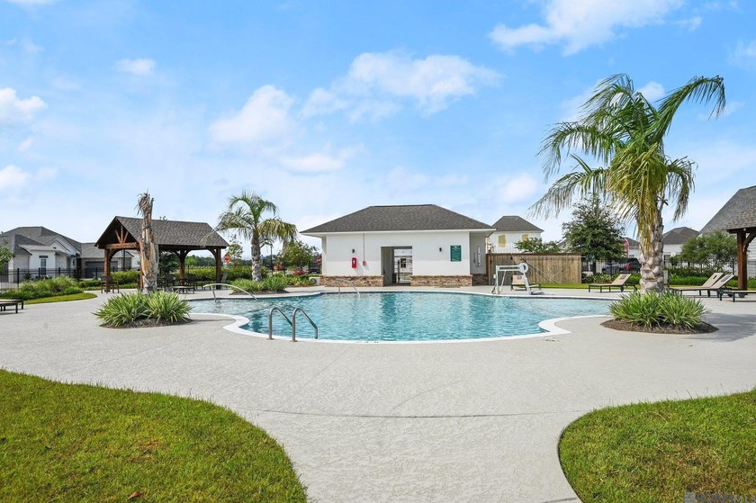 The Hays is a 4 bedroom 3 bath home with a large living room and - photo 4