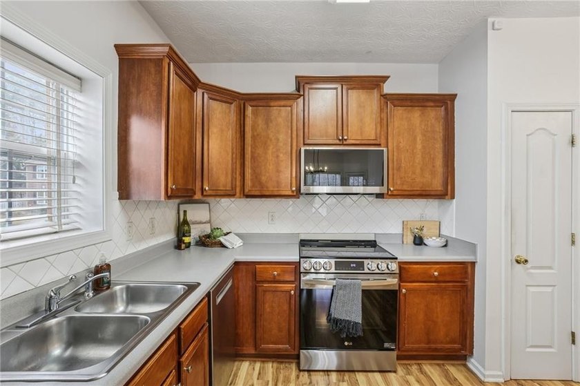 Beautifully maintained home with a finished basement in the - photo 7