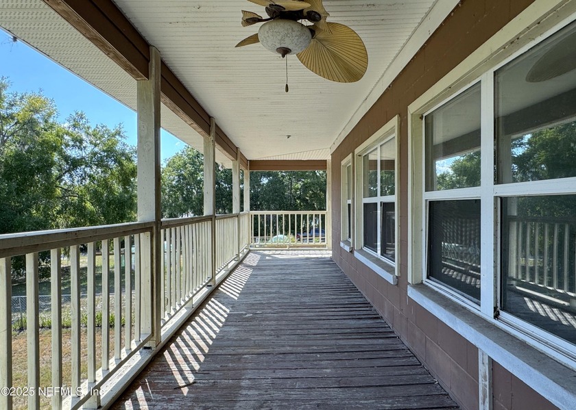 Lakefront retreat on Silver Lake just outside the quaint town of - photo 17