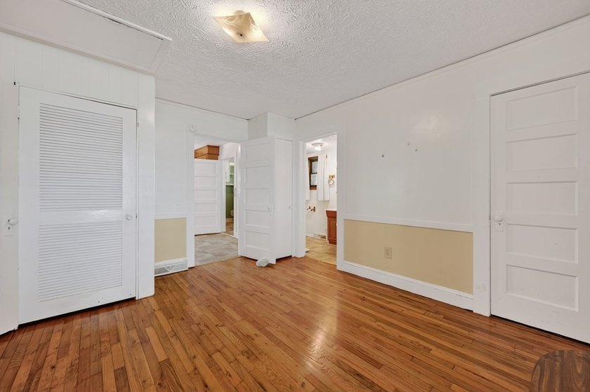 Welcome to this charming cottage nestled in the heart of Fries - photo 24