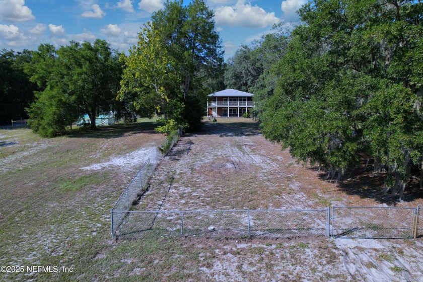 Lakefront retreat on Silver Lake just outside the quaint town of - photo 33