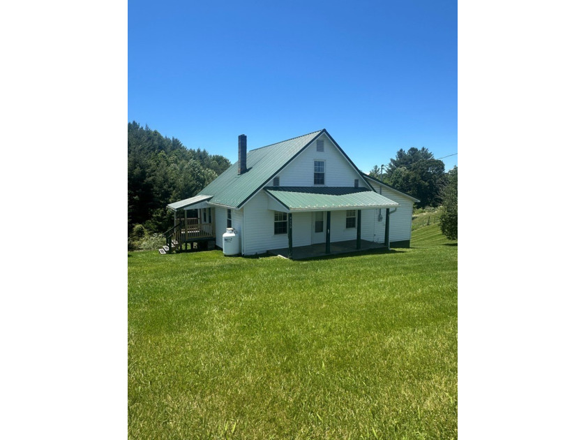 Cute Cottage on 4.59 ac with tons of potential for the buyer - photo 2