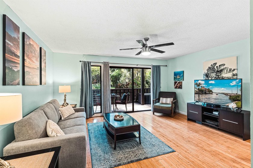 MOTIVATED TO SELL. Ground Floor. Garden Views. Right Across from - photo 4