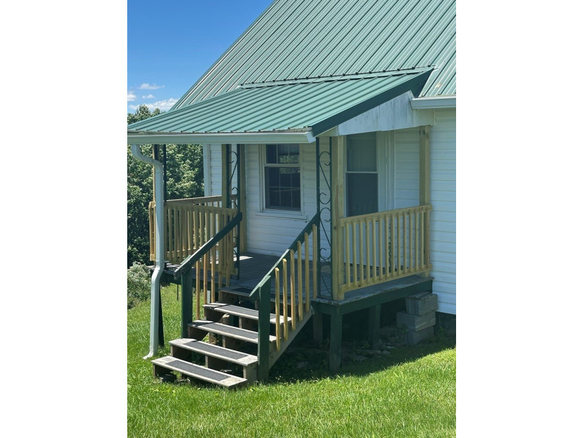 Cute Cottage on 4.59 ac with tons of potential for the buyer - photo 4
