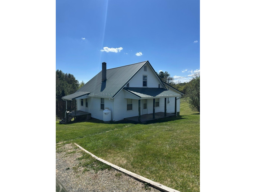 Cute Cottage on 4.59 ac with tons of potential for the buyer - photo 5
