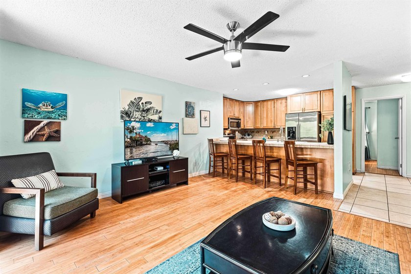 MOTIVATED TO SELL. Ground Floor. Garden Views. Right Across from - photo 6