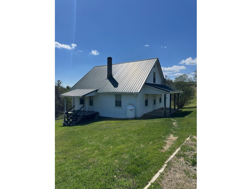 Cute Cottage on 4.59 ac with tons of potential for the buyer - photo 6