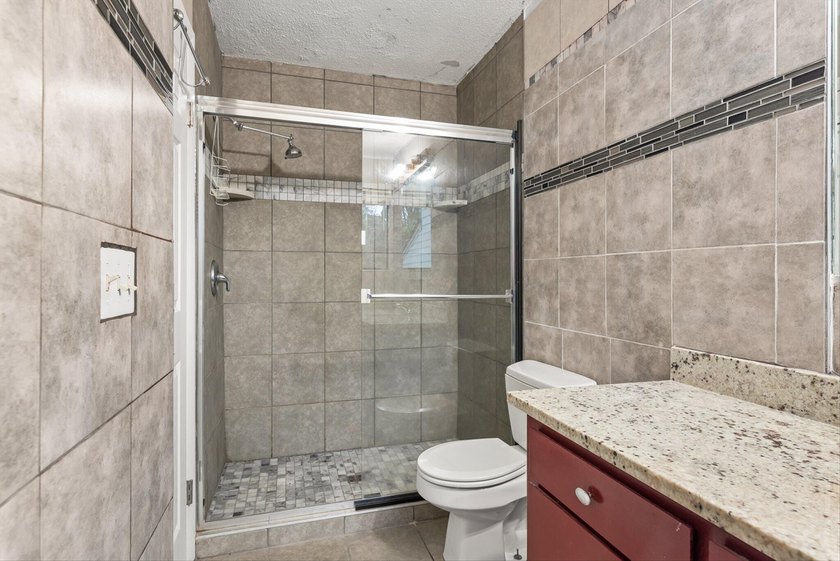 Welcome to this beautiful 4-bedroom townhouse offering plenty of - photo 22