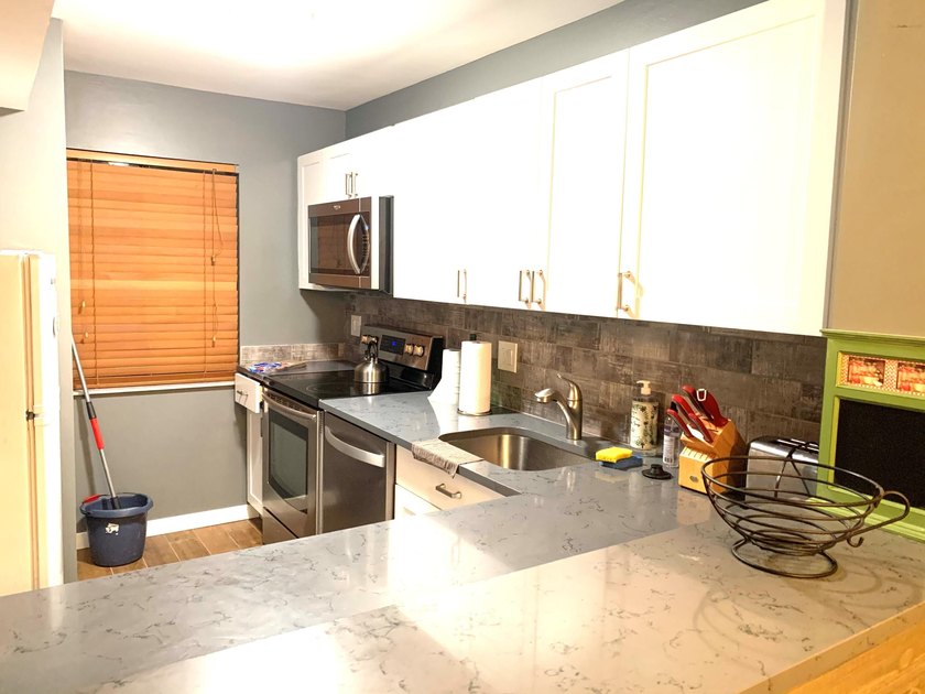 ***Investor Special*** CASH ONLY , No age restriction, Remodeled - photo 4