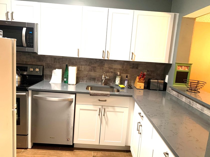 ***Investor Special*** CASH ONLY , No age restriction, Remodeled - photo 5