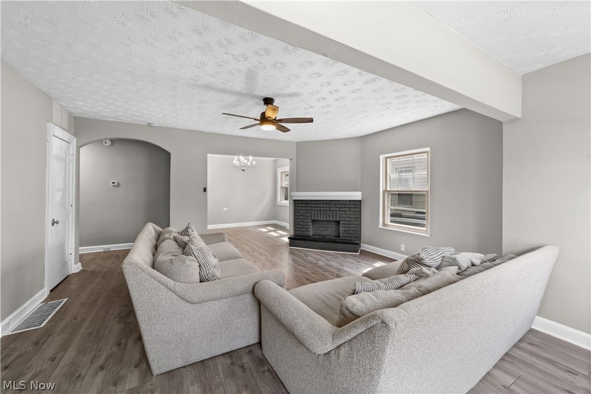 Fantastic investment or owner-occupant opportunity! This fully - photo 4