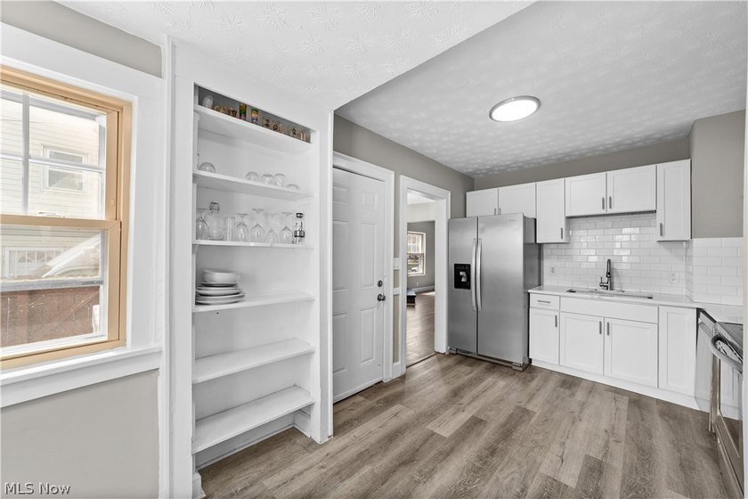 Fantastic investment or owner-occupant opportunity! This fully - photo 10