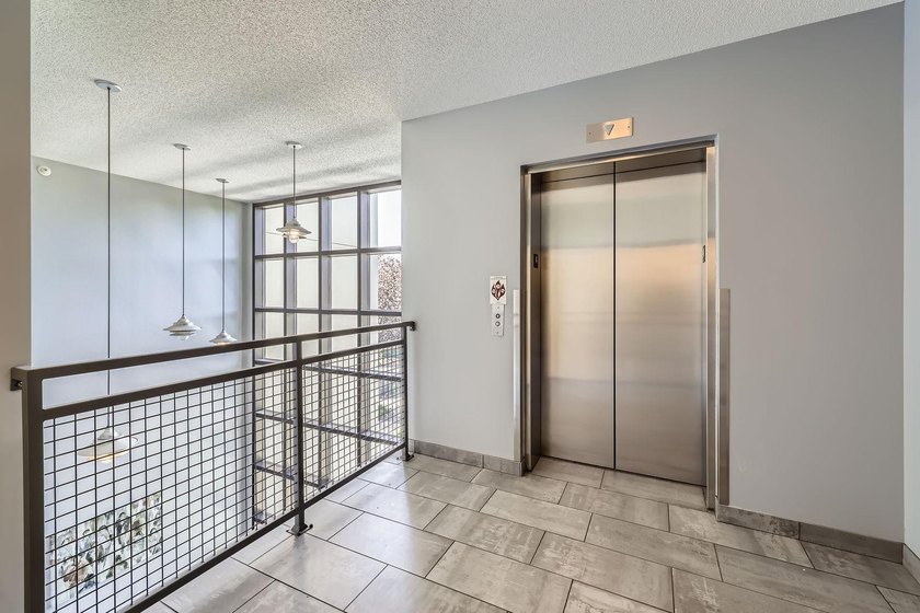 820 Emerald St 307 - photo 3
