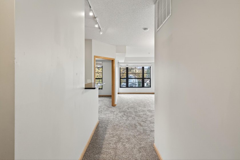 820 Emerald St 307 - photo 10