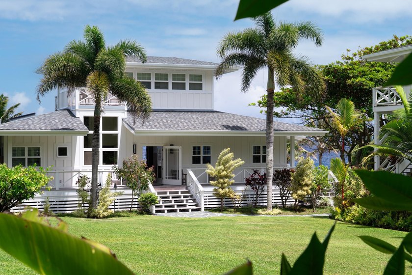 Escape to your own private paradise in the serene coastal town - photo 2