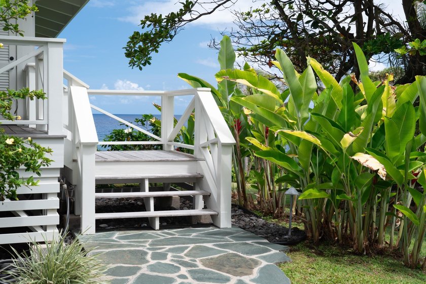 Escape to your own private paradise in the serene coastal town - photo 7
