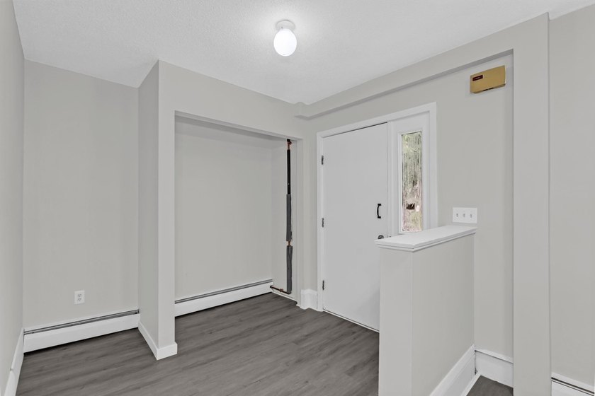 Beautiful large home located minutes away from Lake Phalen. This - photo 6