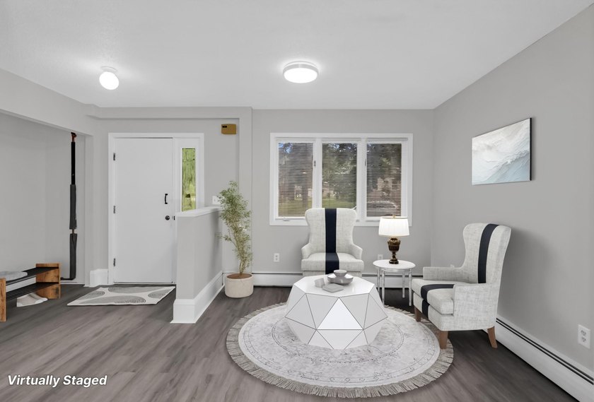 Beautiful large home located minutes away from Lake Phalen. This - photo 8