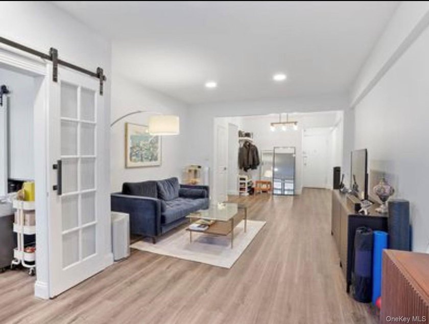 Welcome to this charming 2-bedroom co-op renovated not long age - photo 3