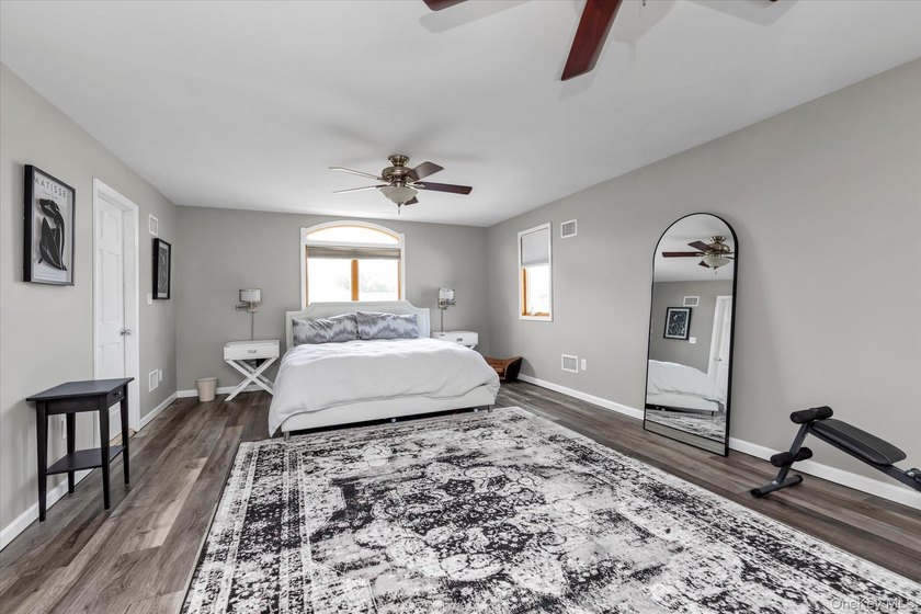 Bellmore water view 4-bedroom 2 bath colonial. Two 1st floor - photo 12