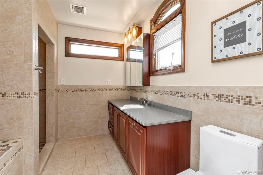 Bellmore water view 4-bedroom 2 bath colonial. Two 1st floor - photo 14