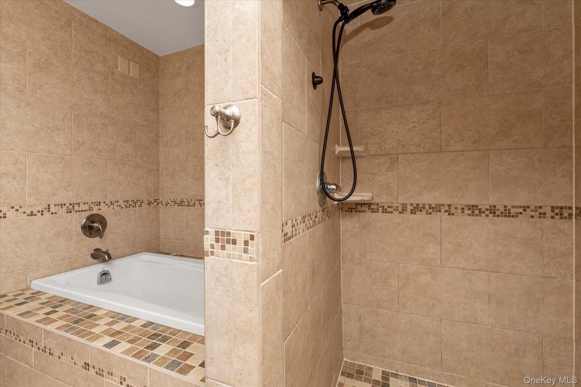 Bellmore water view 4-bedroom 2 bath colonial. Two 1st floor - photo 15