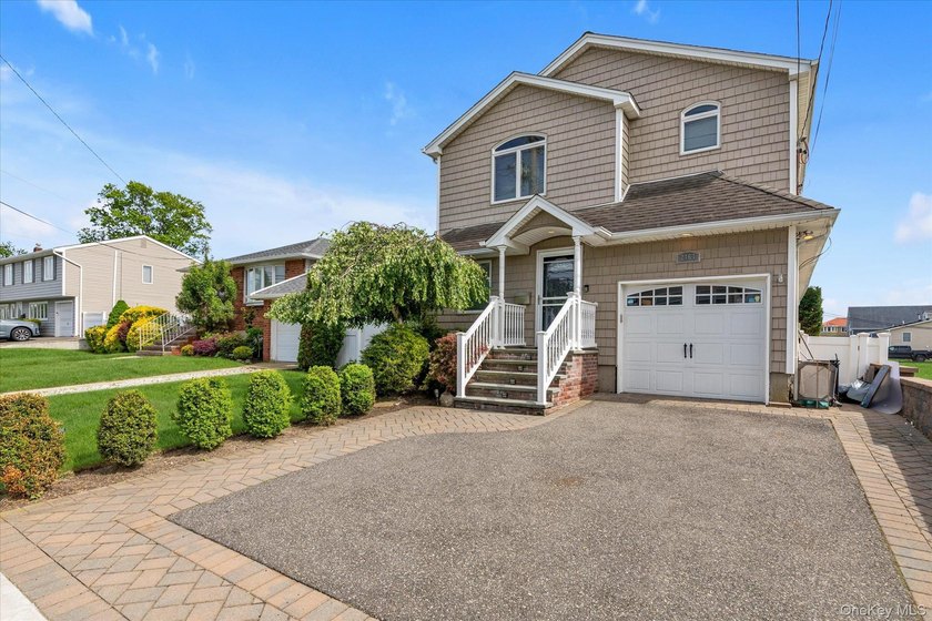 Bellmore water view 4-bedroom 2 bath colonial. Two 1st floor - photo 21