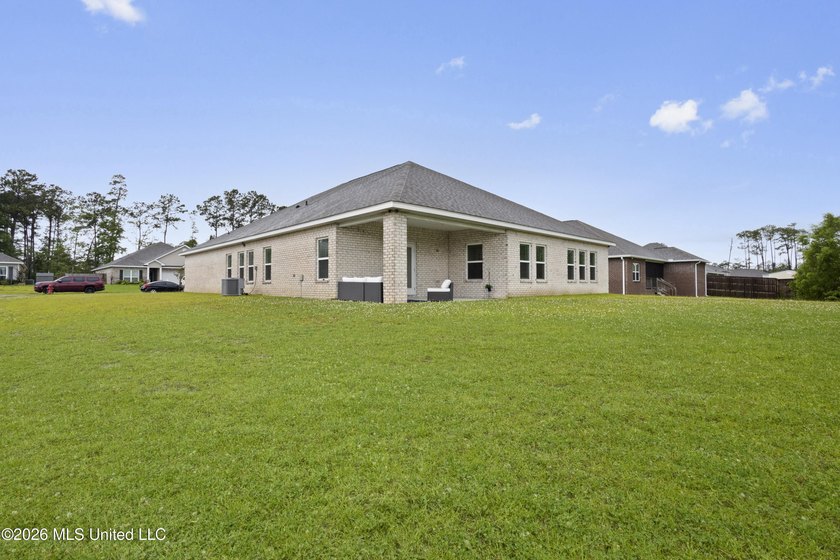 Welcome to your dream home offering 2.75% VA Assumable loan with - photo 32