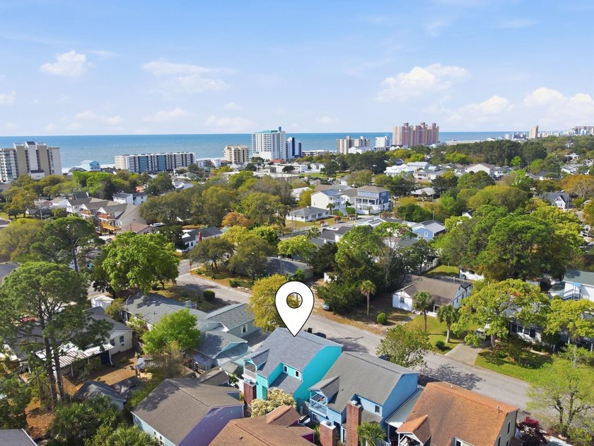 This is a beautifully maintained and updated 3 bed 2 bath home - photo 3